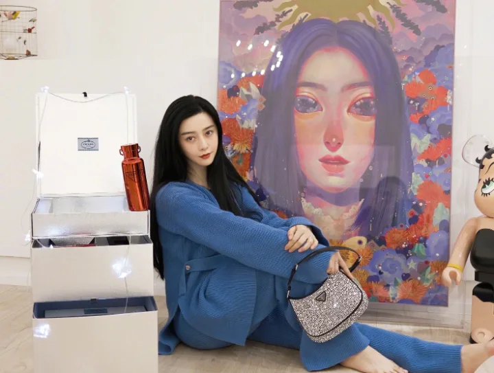 范冰冰慵懒针织造型少女感十足，精致脸蛋美得毫无死角 第2张