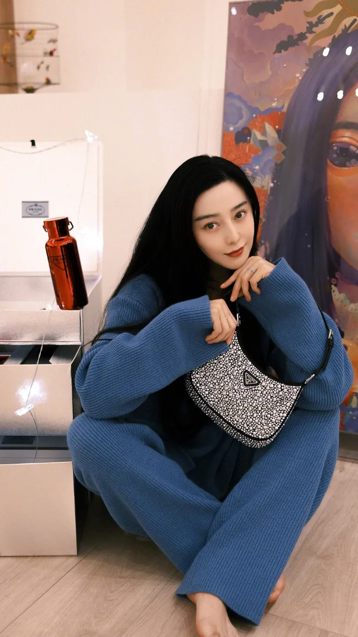 范冰冰慵懒针织造型少女感十足，精致脸蛋美得毫无死角 第4张