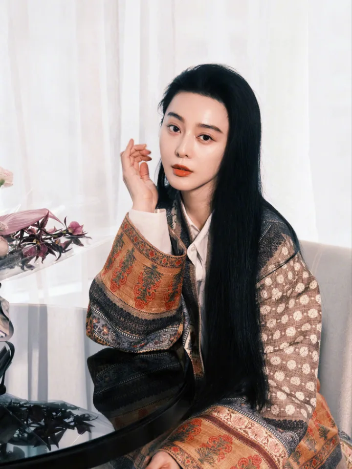 范冰冰演绎经典复古风，优雅与个性完美融合 第1张