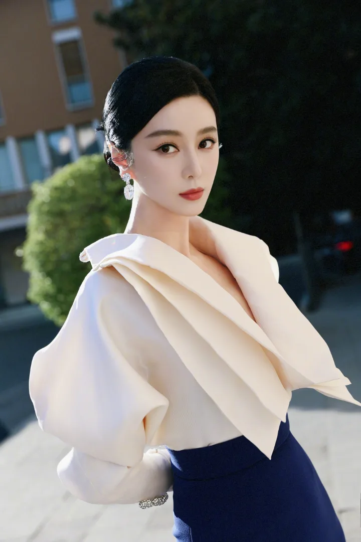 范冰冰白色礼服尽显女神范，玲珑曲线透着迷人韵味 第4张