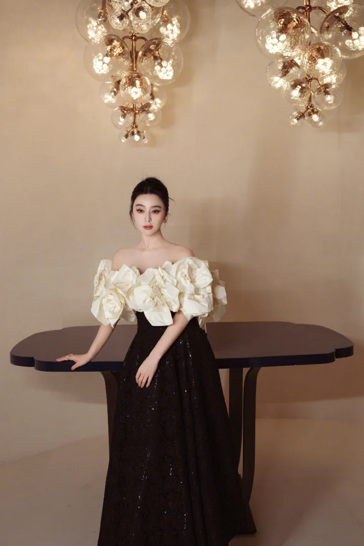 范冰冰立体玫瑰点缀礼裙，宛如花中女神降临 第2张