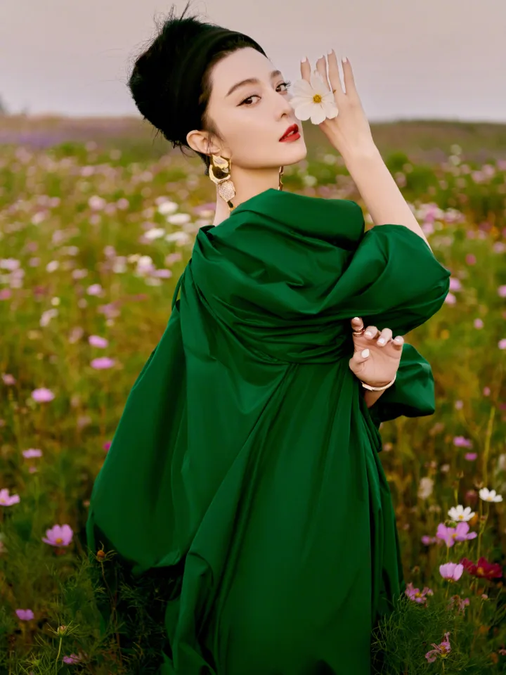 范冰冰花海写真氛围感拉满，精致五官与高级妆容格外吸睛 第7张