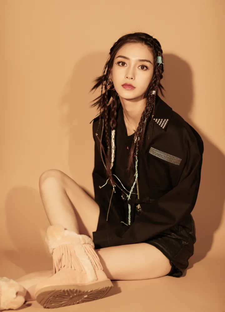 杨颖俏皮脏辫化身甜酷少女，精致脸蛋美得惊艳 第7张