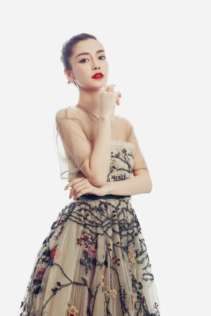 杨颖花仙子造型美出新高度，绝美脸蛋搭配梦幻纱裙 第3张