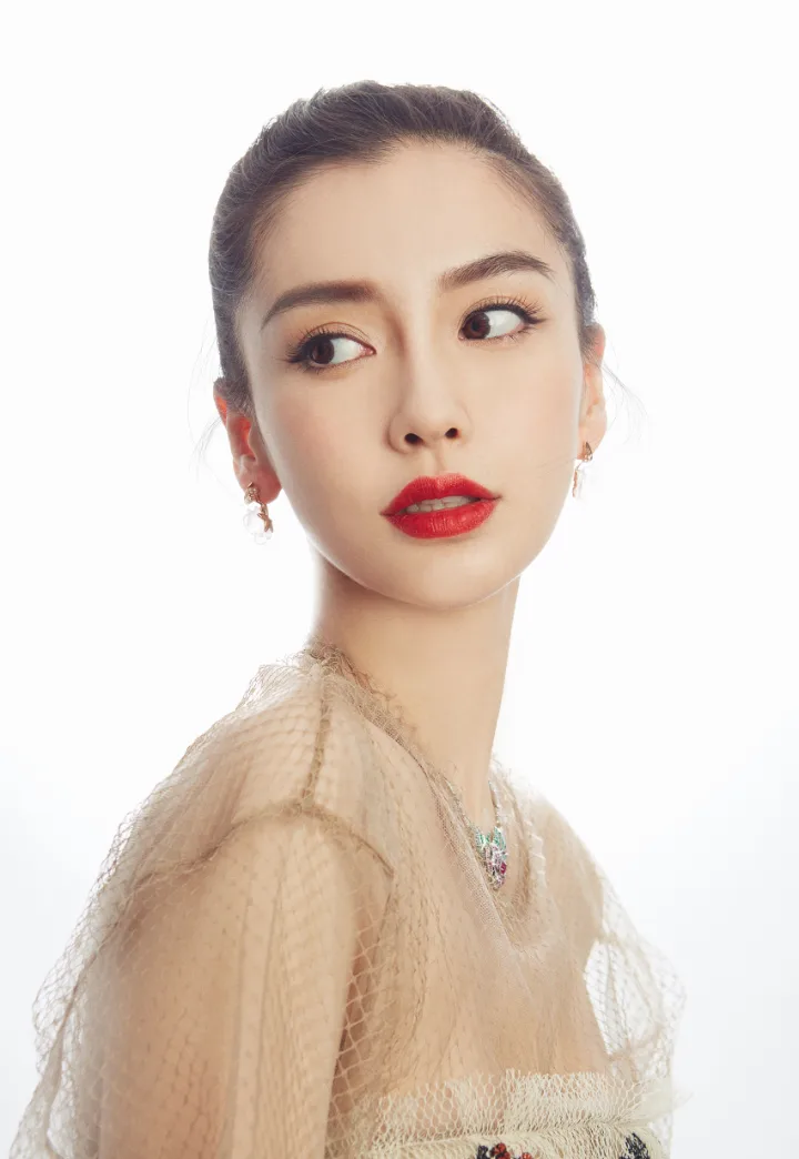 杨颖花仙子造型美出新高度，绝美脸蛋搭配梦幻纱裙 第4张