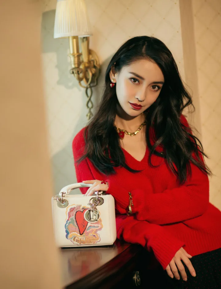 杨颖黑纱轻覆雪白美腿，精致玉足配高跟凉鞋 第9张