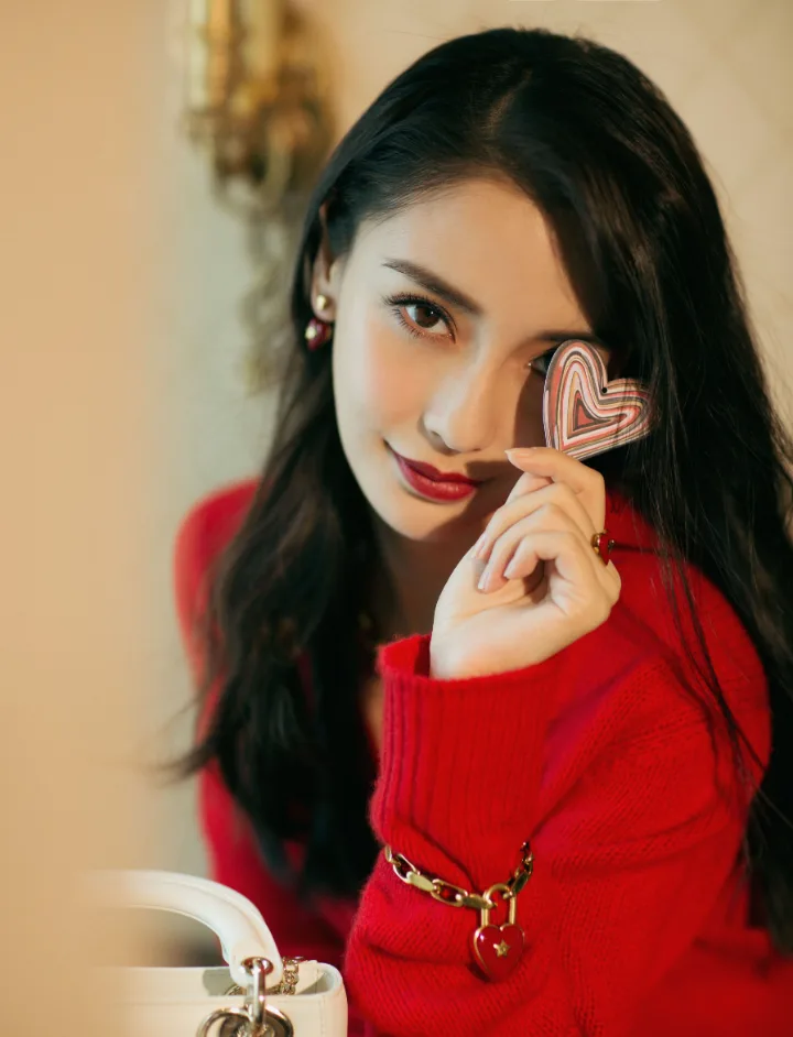 杨颖黑纱轻覆雪白美腿，精致玉足配高跟凉鞋 第8张