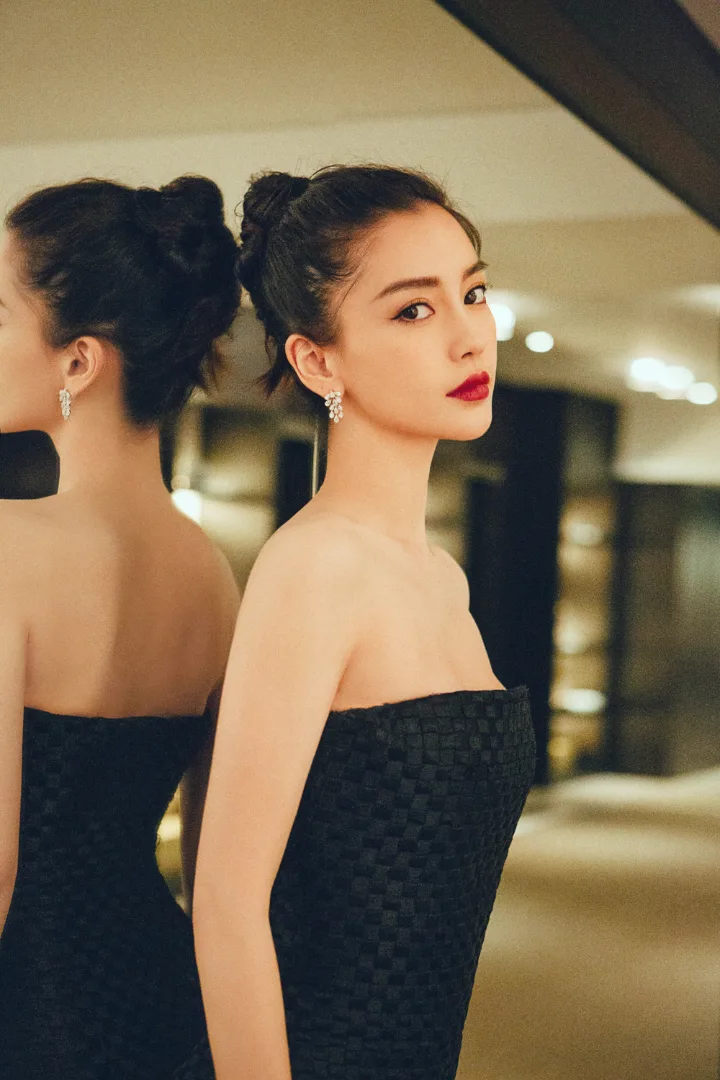 杨颖黑色抹胸鱼尾裙勾勒曼妙曲线，香肩美背尽显优雅 第8张