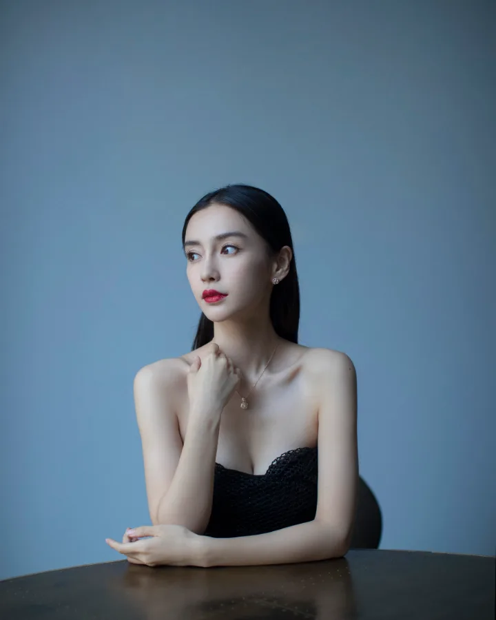 杨颖黑色网纱礼服搭配高跟鞋，纤细美腿隐约可见 第8张